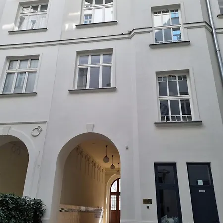 Nowogrodzka 6a 17 *